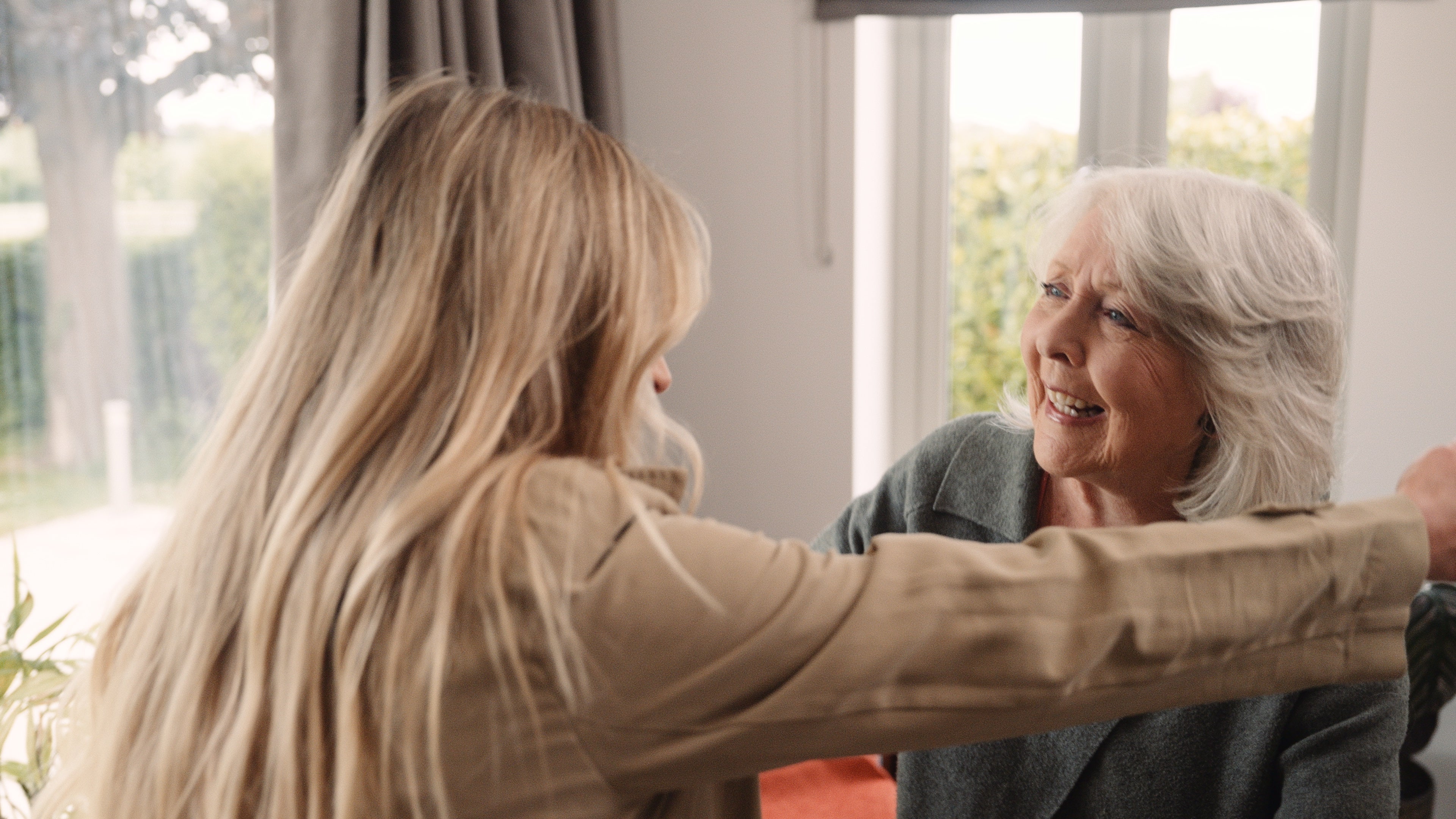 5 ways families can support an older loved one before a crisis